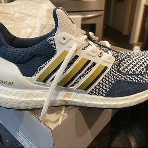 Adidas Ultraboost 1.0 Mens size 10 Navy blue /gold
